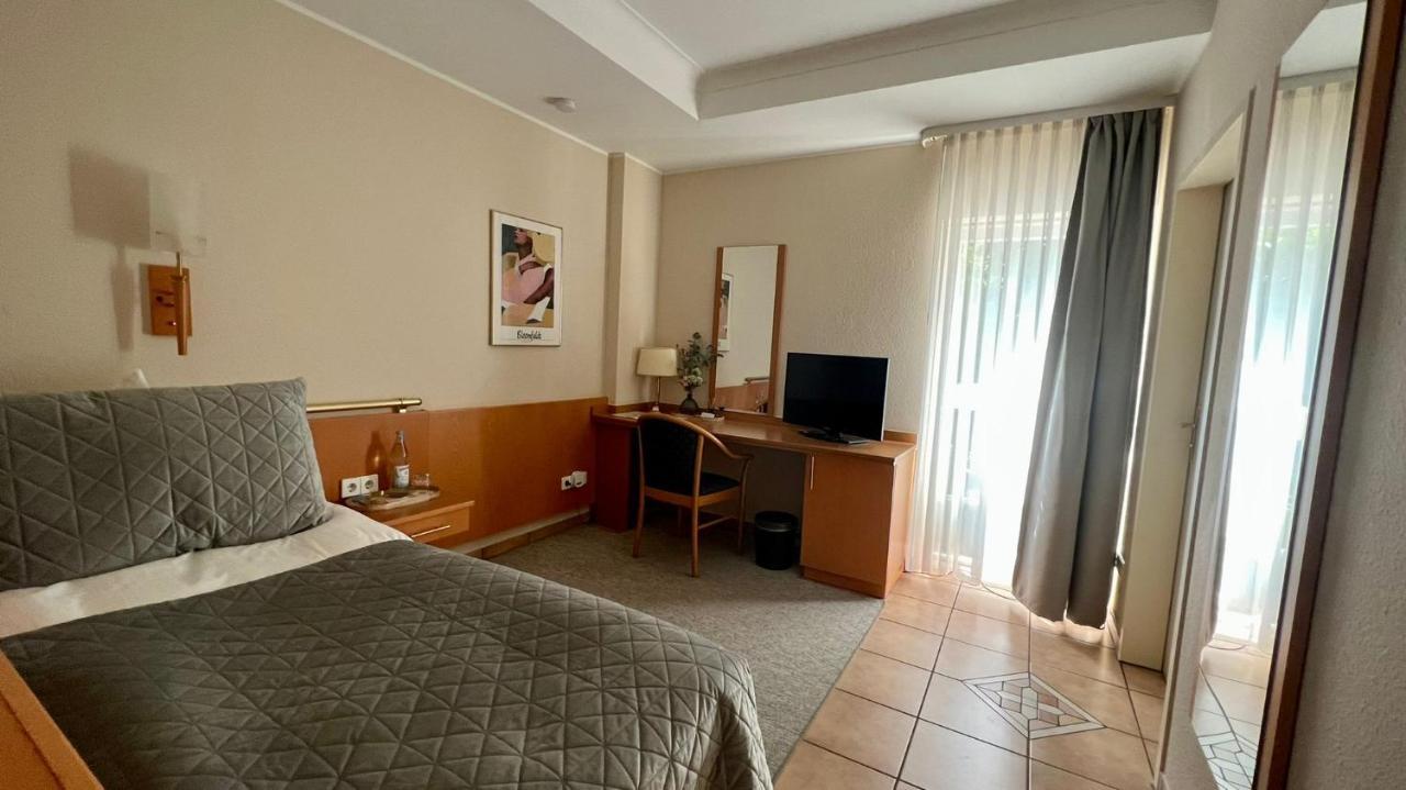 Hotel Victoria ดินสลาเคิน ภายนอก รูปภาพ